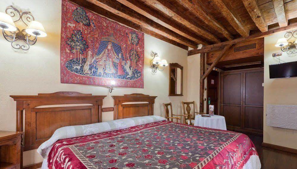 Guest house Hospederia Casa De Cisneros 2*